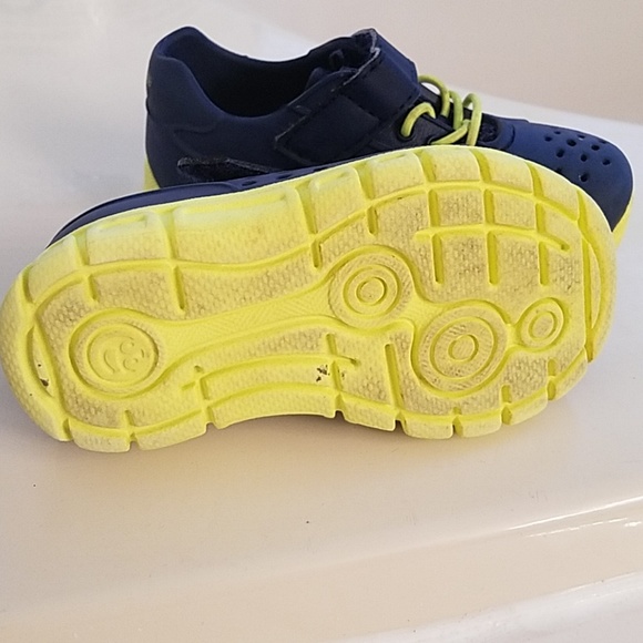 Shoes - Picture 2 of 3